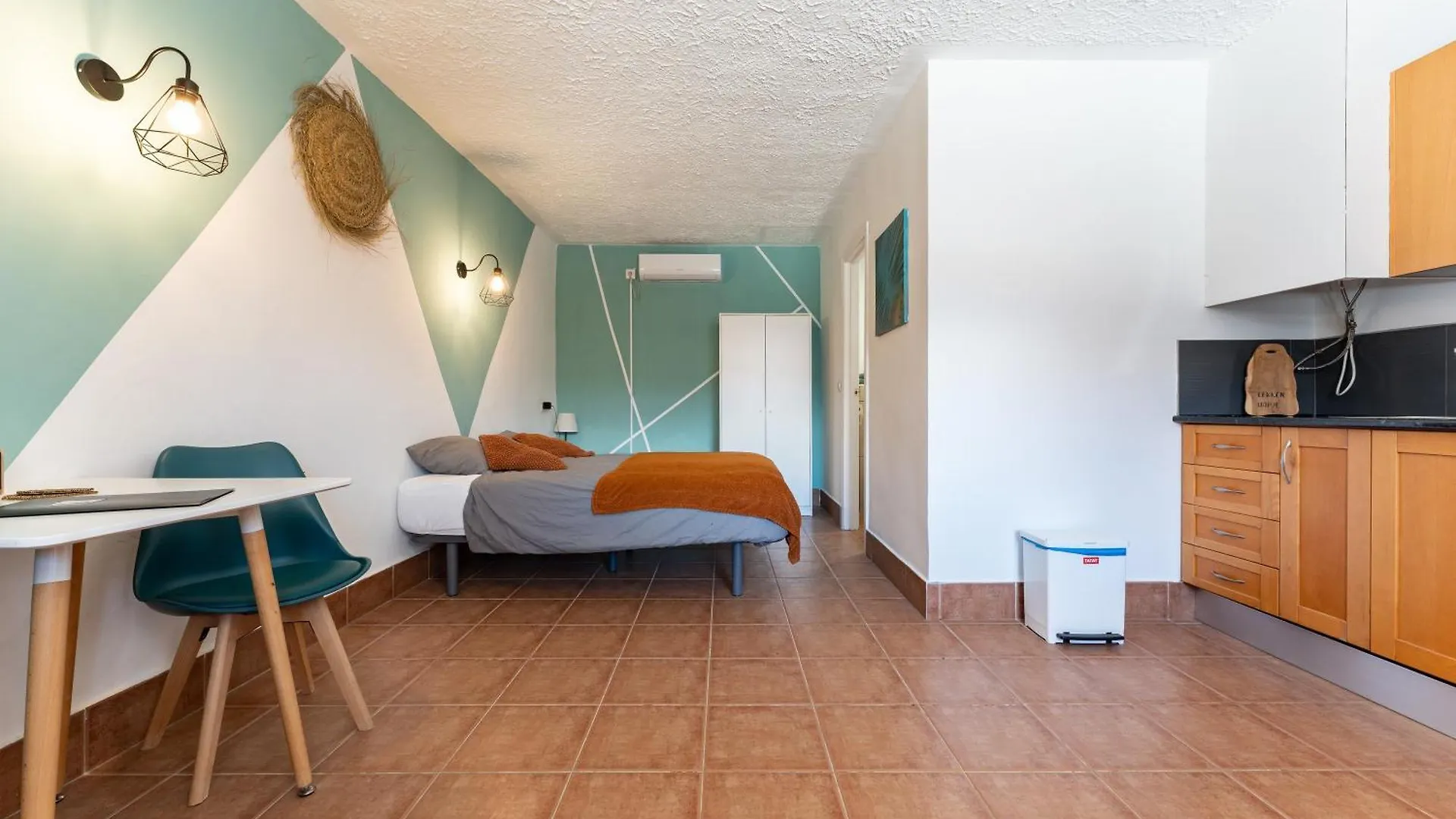 La Casa De Familia Bed & Breakfast Malaga Spain