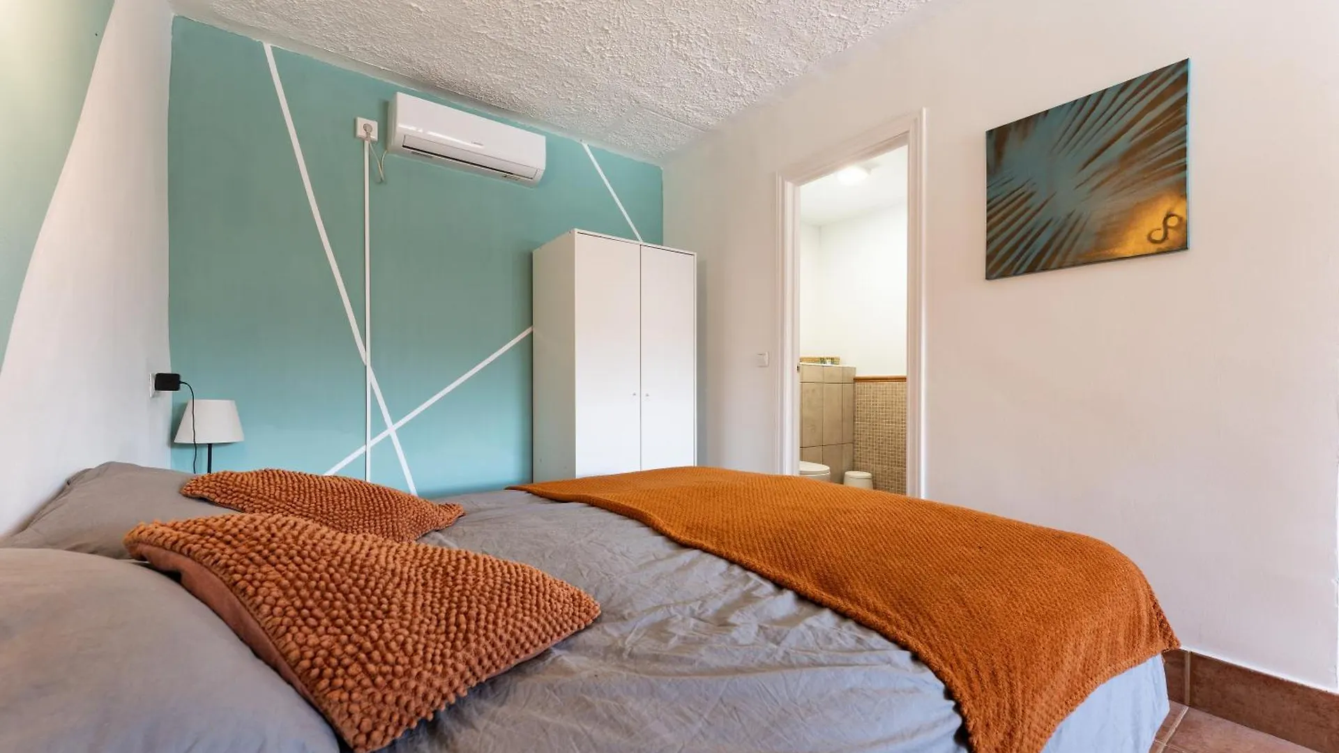 La Casa De Familia Bed & Breakfast Malaga 0*,  Spain