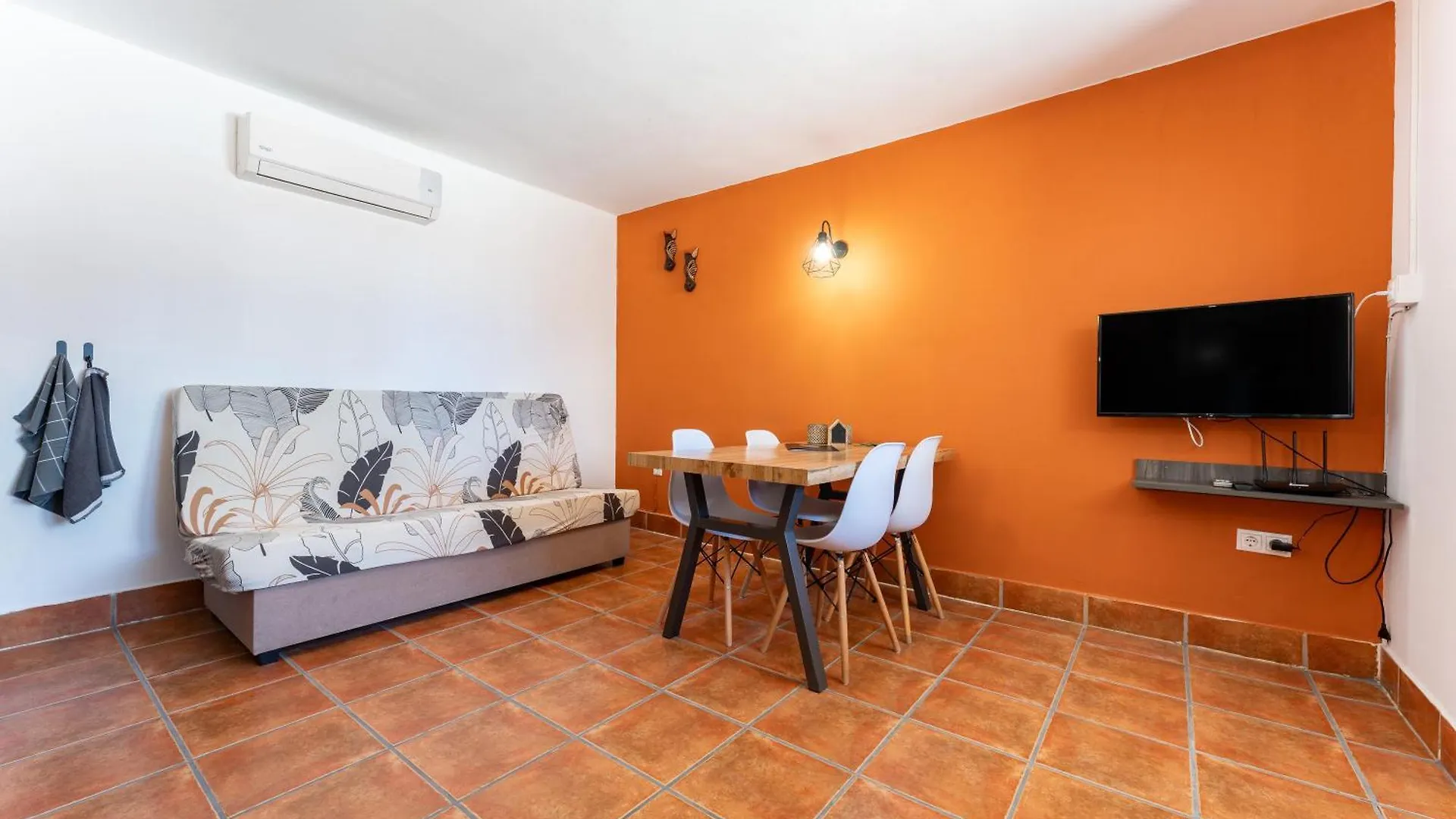 La Casa De Familia Bed & Breakfast Malaga 0*,  Spain